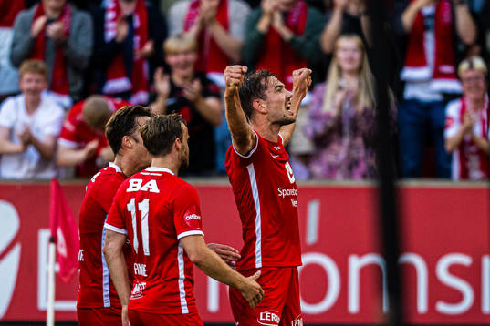 Fredrik Pallesen Knudsen of Brann celebrates
