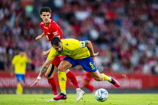 Ulrik Mathisen of Brann and David Simão of Arouca