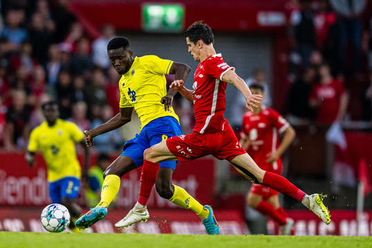 Eboue Kouassi of Arouca and Ulrik Mathisen of Brann