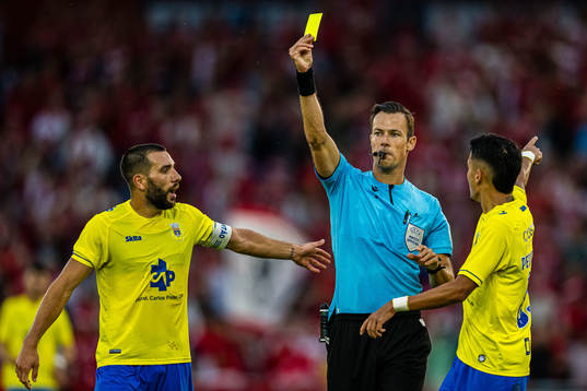 Tiago Esgaio and Pedro Santos of Arouca reacts at Bram Van