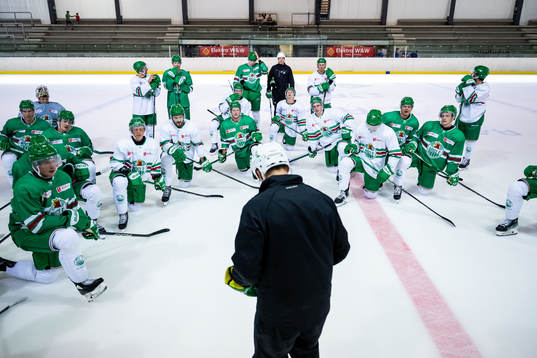 Rögles spelare och tränare Cam Abbott