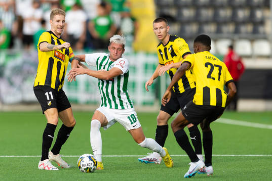 Arvydas Novikovas of Zalgiris Vilnius and Samuel Gustafson,