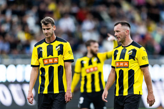 Johan Hammar and Even Hovland of Häcken looks dejected