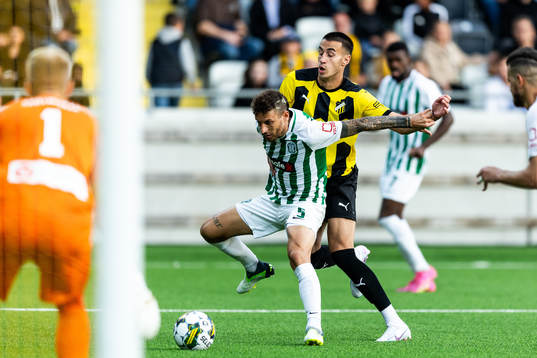Nicolas Gorobsov of Zalgiris Vilnius and Srdjan Hrstic of