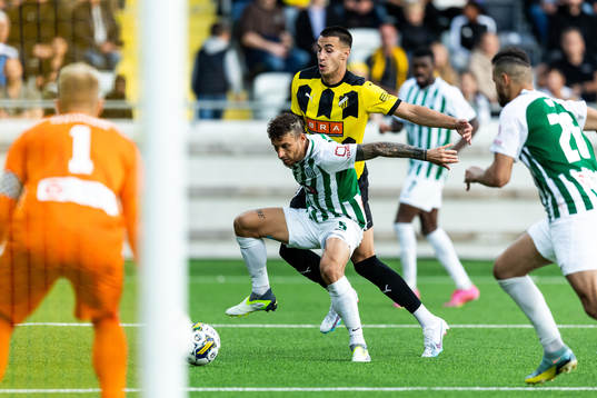 Nicolas Gorobsov of Zalgiris Vilnius and Srdjan Hrstic of