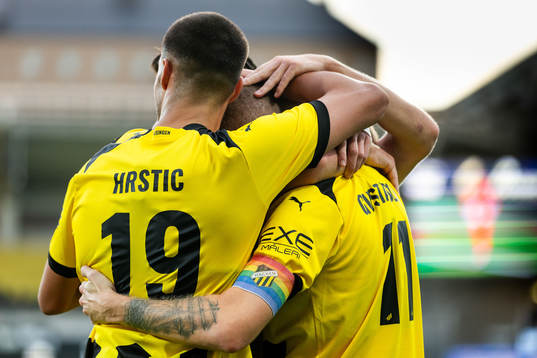 Samuel Gustafson of Häcken celebrates with team