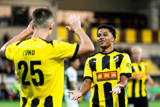 Momodou Lamin Sonko of Häcken celebrates with Kristoffer