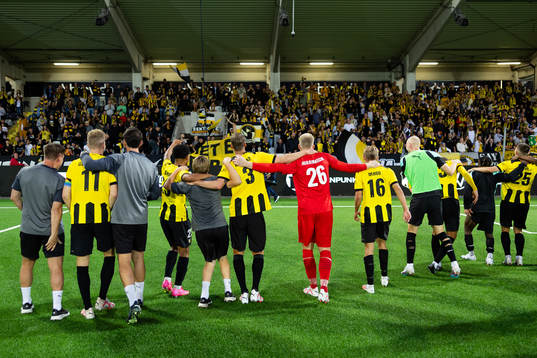 Players and staff of Häcken celebrates