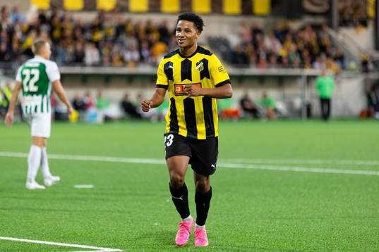 Momodou Lamin Sonko of Häcken celebrates