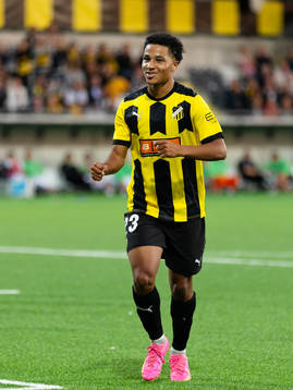 Momodou Lamin Sonko of Häcken celebrates