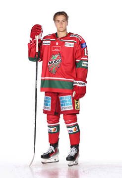 s Helmer Styfposerar för ett porträtt