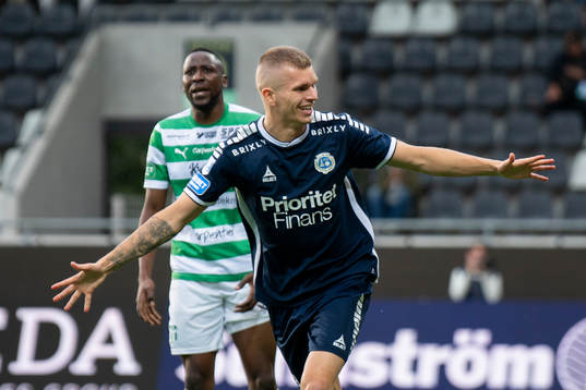 Utsiktens Lucas Hedlund jublar