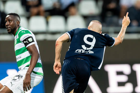 Utsiktens Lucas Hedlund jublar