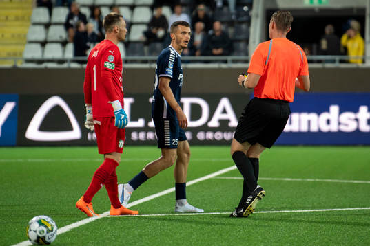 Västerås SKs målvakt Anton Fagerström , Utsiktens Yoann
