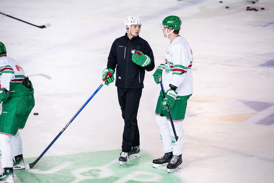 Rögles assisterande trnare Max Bohlin