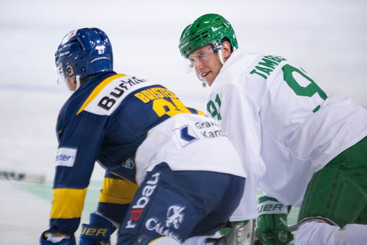 Leon Bristedt of Davos and Adam Tambellini of Rögle