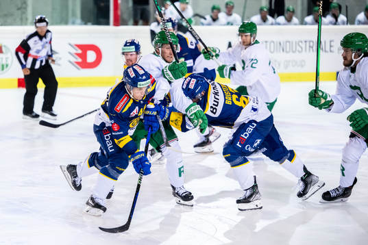 Dominik Egli and Leon Bristedt of Davos against Simon