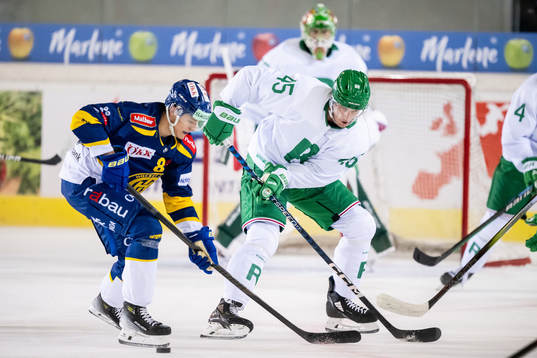 Rico Gredig of Davos and Brandon Davidson of Rögle