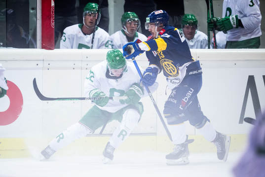 Oskar Pettersson of Rögle and Yannick Frehner of Davos