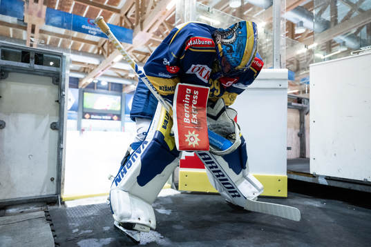 goaltender Sandro Aeschlimann of Davos