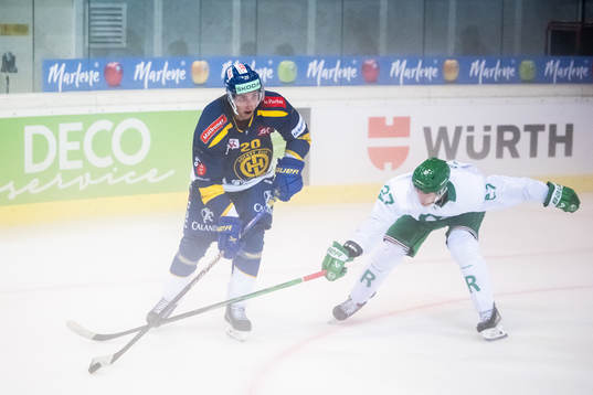 Michael Fora of Davos and Linus Sjödin of Rögle