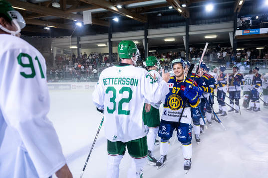 Oskar Pettersson of Rögle and Leon Bristedt of Davos