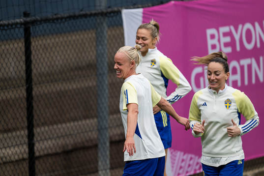 Fridolina Rolfö, Caroline Seger and Kosovare Asllani of