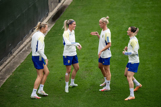 Fridolina Rolfö, Olivia Schough, Caroline Seger and