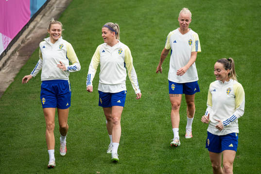 Fridolina Rolfö, Olivia Schough, Caroline Seger and