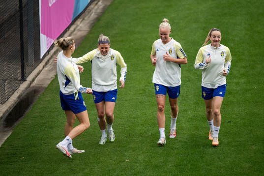 Fridolina Rolfö, Olivia Schough, Caroline Seger and