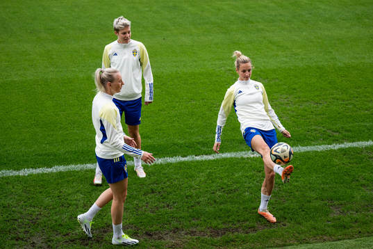 Stina Blackstenius, Lina Hurtig and Nathalie Björn of the