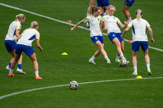 Elin Rubensson and Stina Blackstenius of the Swedish