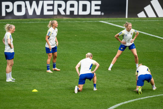 Stina Blackstenius, Hanna Bennison and Fridolina Rolfö of