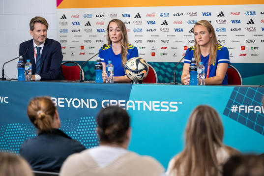 Kosovare Asllani and Magdalena Eriksson of the Swedish