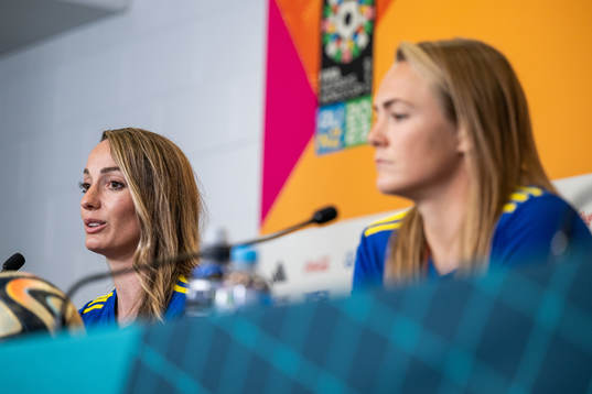 Kosovare Asllani and Magdalena Eriksson of the Swedish