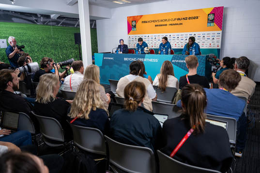 Head coach Tony Gustavsson and Sam Kerr of the Australian