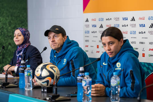 Head coach Tony Gustavsson and Sam Kerr of the Australian