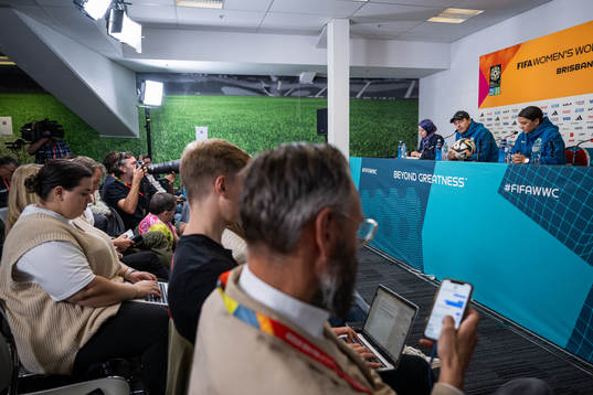 Head coach Tony Gustavsson and Sam Kerr of the Australian