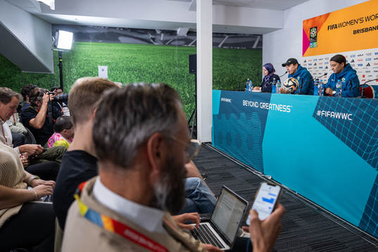 Head coach Tony Gustavsson and Sam Kerr of the Australian