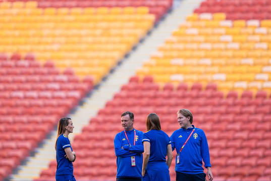 Kosovare Asllani, head coach Peter Gerhardsson, Magdalena
