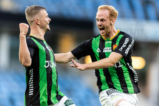GAIS Alexander Ahl Holmström jublar ihop med Viktor Kruger