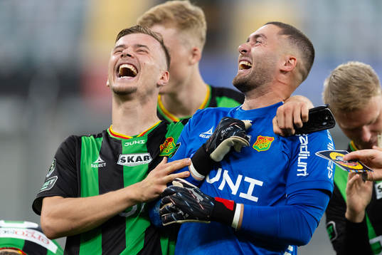 GAIS Alexander Ahl Holmström och målvakt Mergim Krasniqi