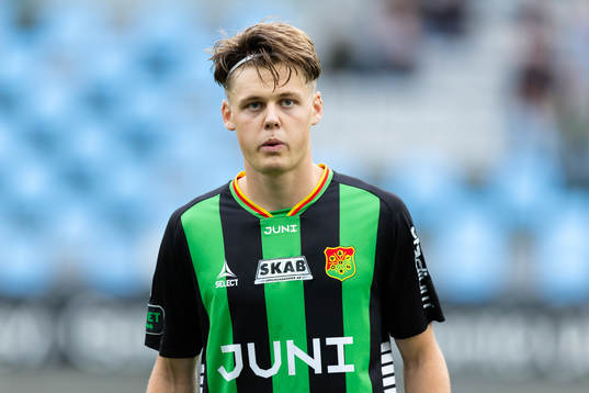 GAIS Axel Henriksson på line up innan fotbollsmatchen i