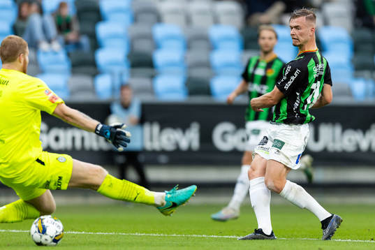 GAIS  Alexander Ahl Holmström skjuter 2-0 mellan benen på