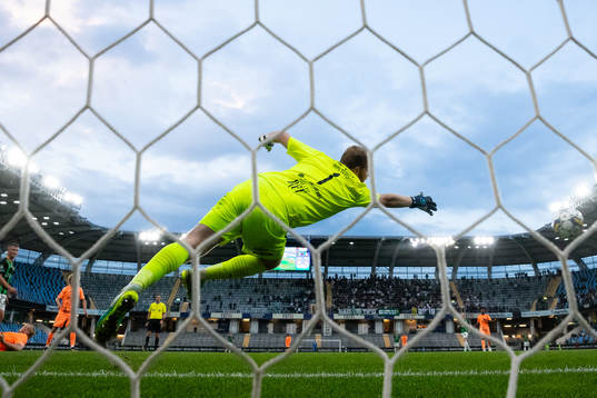 GAIS Alexander Ahl Holmström skjuter 3-0 i mål bakom AFC