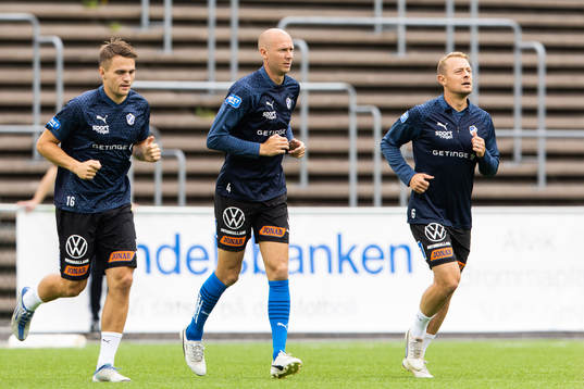 Halmstads spelare värmer upp