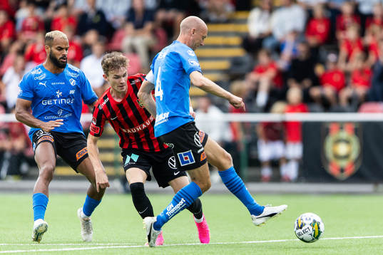 Brommapojkarnas Alexander Johansson mot Halmstads Phil