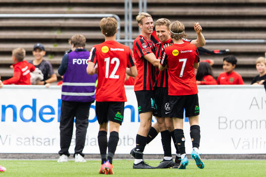 Brommapojkarnas Ludvig Fritzson jublar