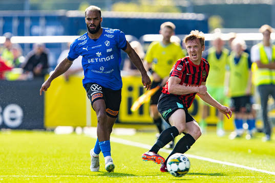 Halmstads Phil Ofosu-Ayeh och Brommapojkarnas Gustav
