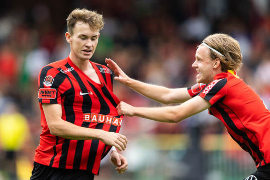Brommapojkarnas Alexander Johansson jublar
